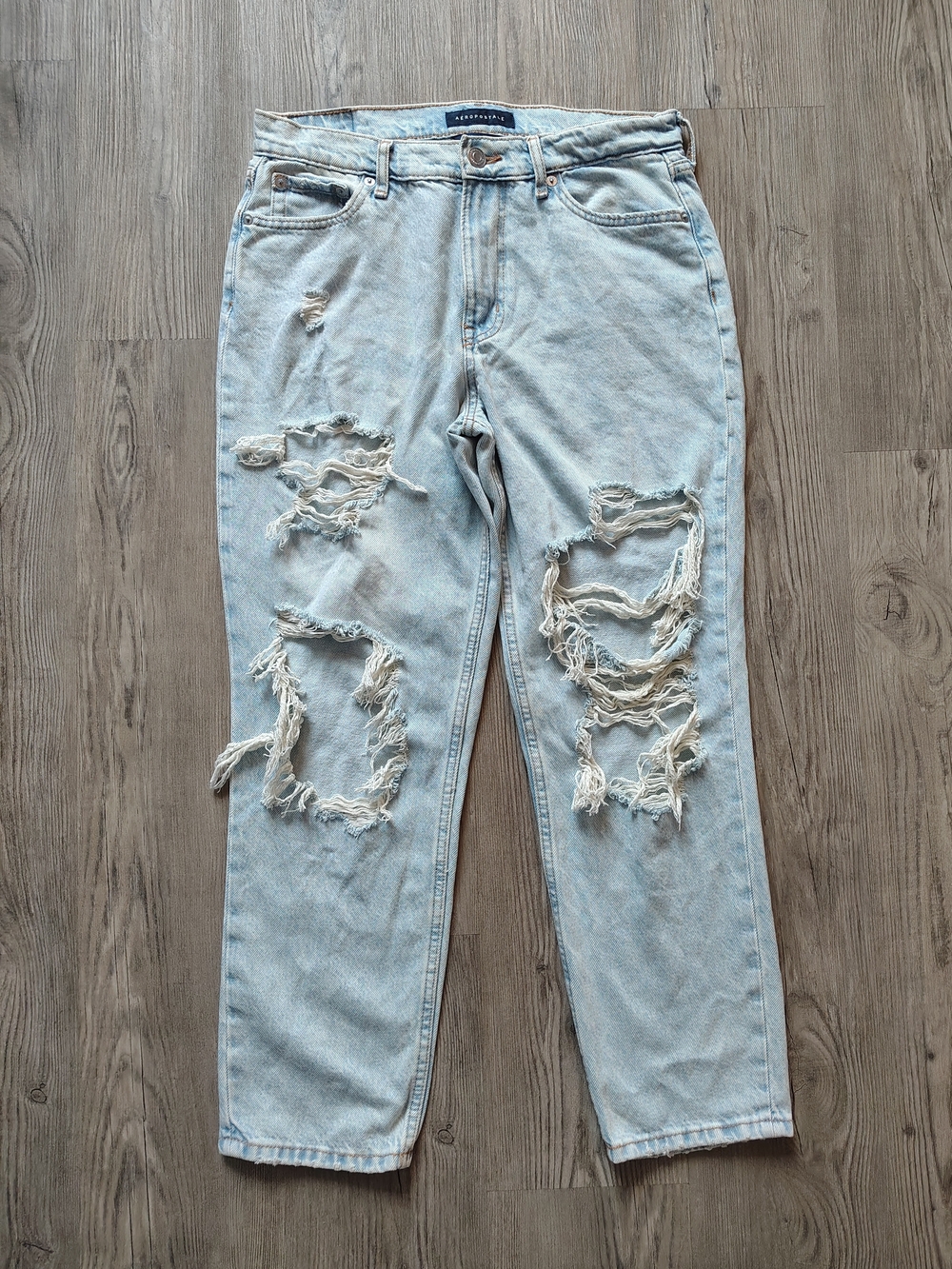 Aeropostale Women’s Mom Jeans Size 8 High Rise Distressed Denim 100 % Cotton